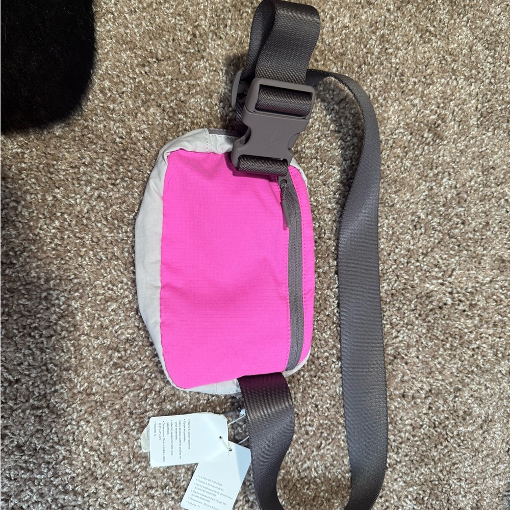 Lululemon everyday belt bag - Picture 2 of 2